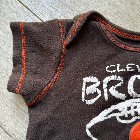 Cleveland Browns onesie - Picture 2 of 7
